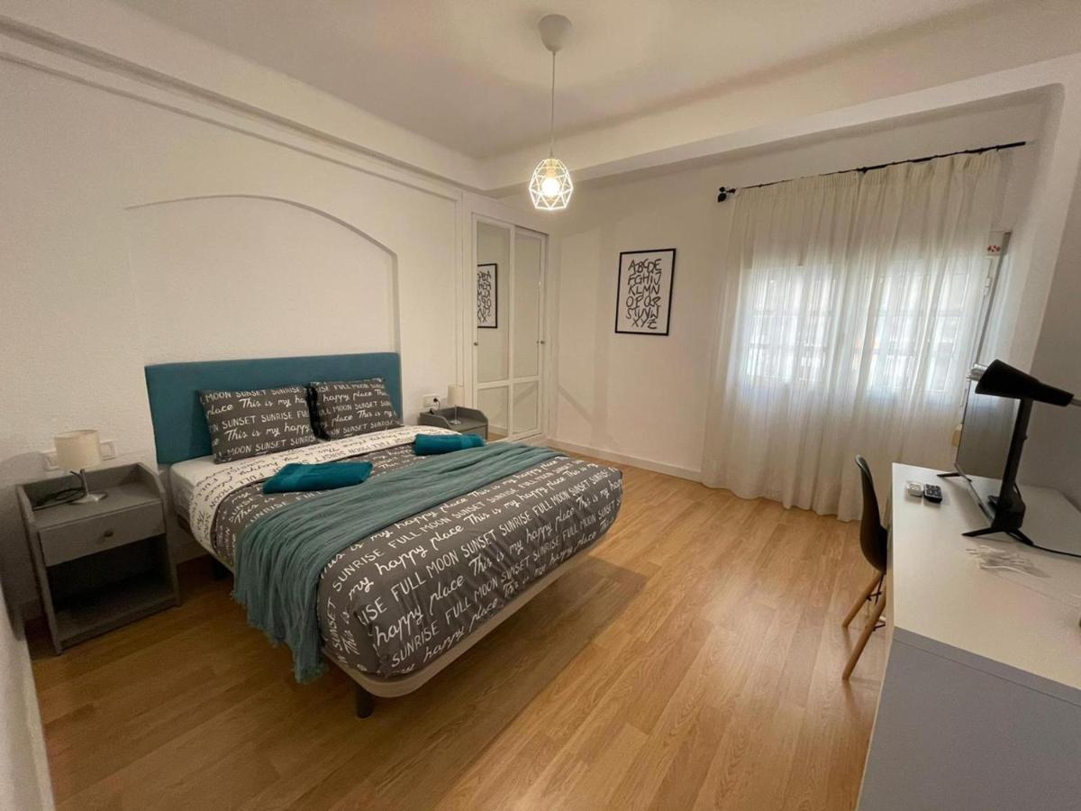 Holidays2Malaga 2 Bedroom Armengual De La Mota Close Shopping Center מראה חיצוני תמונה