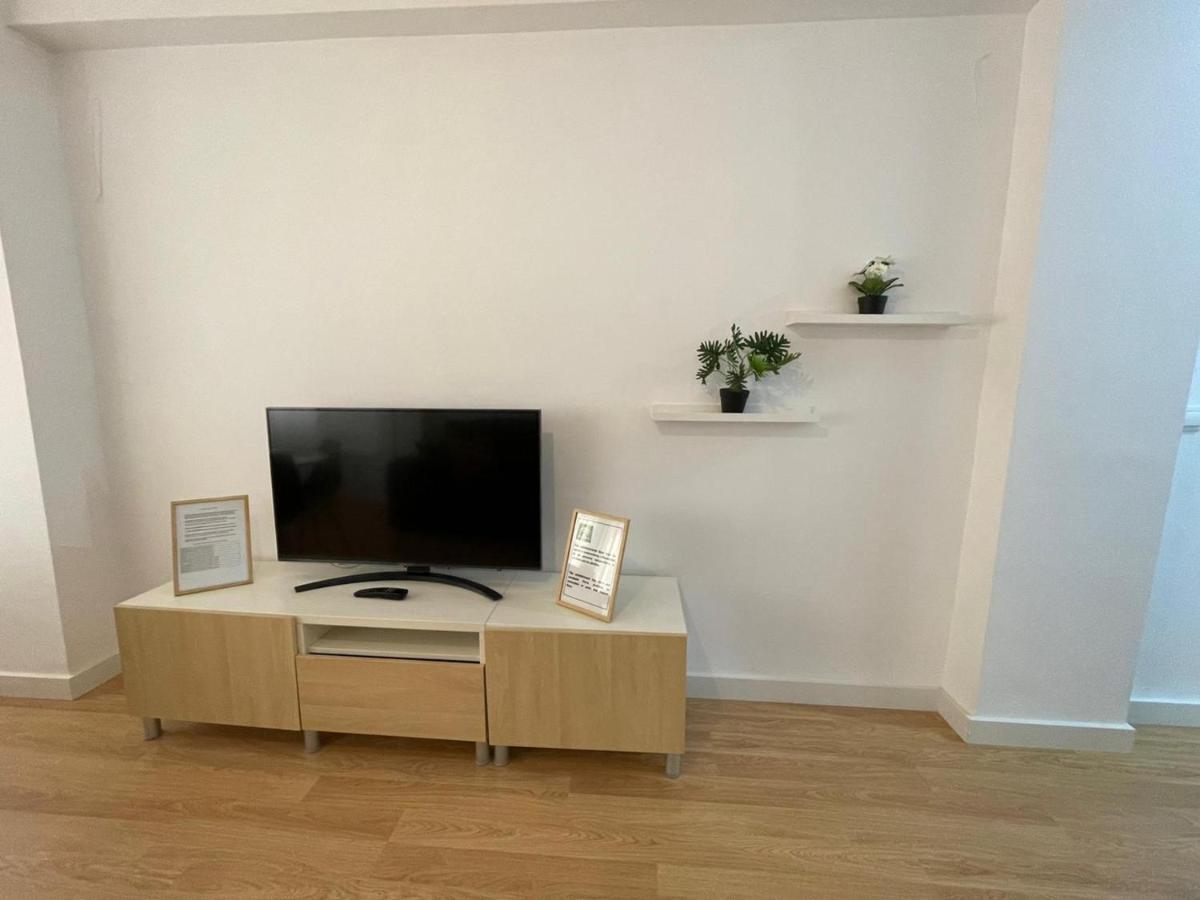 Holidays2Malaga 2 Bedroom Armengual De La Mota Close Shopping Center מראה חיצוני תמונה