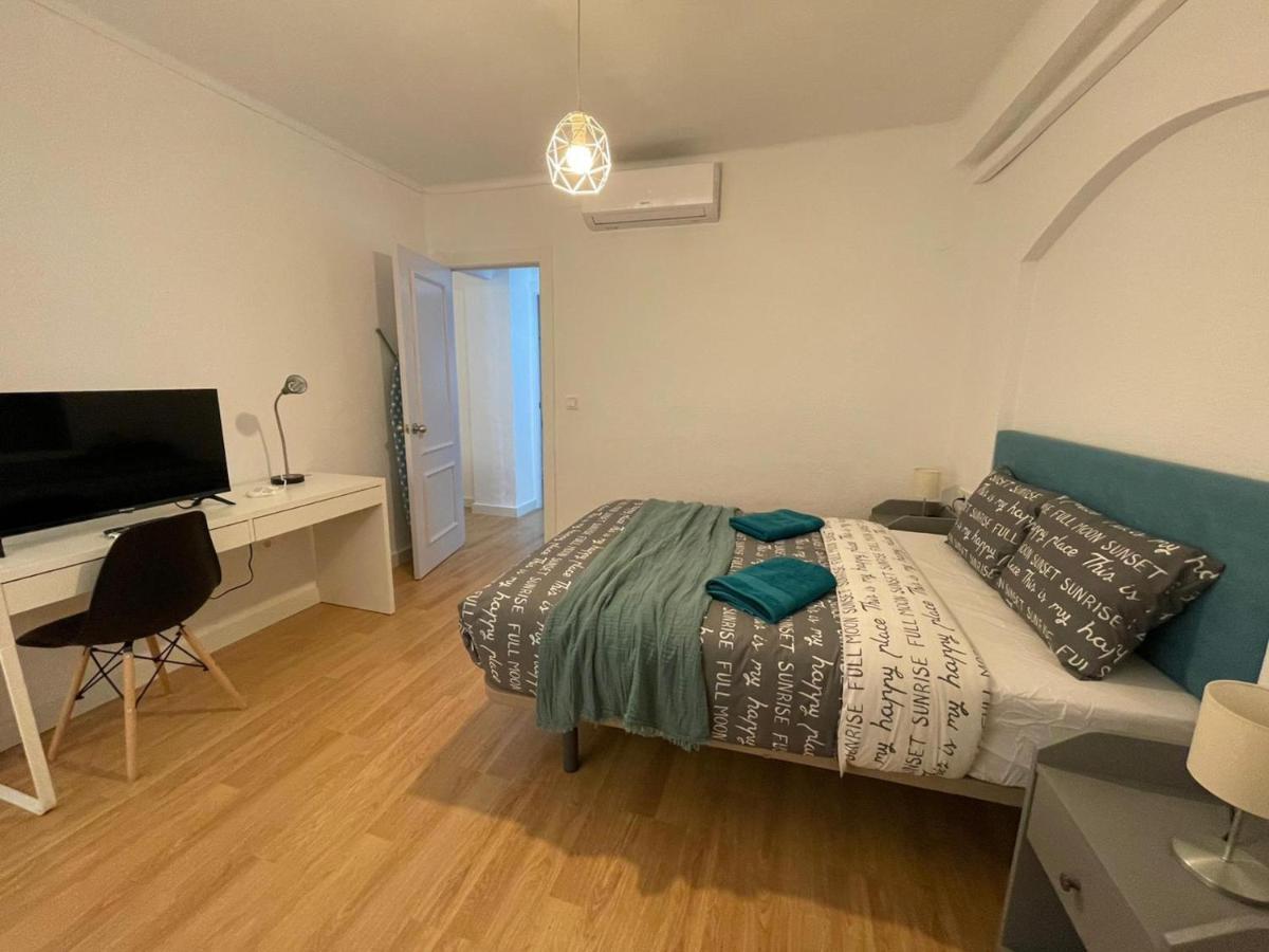 Holidays2Malaga 2 Bedroom Armengual De La Mota Close Shopping Center מראה חיצוני תמונה