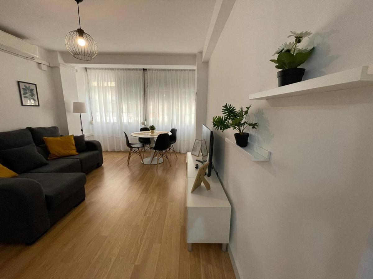 Holidays2Malaga 2 Bedroom Armengual De La Mota Close Shopping Center מראה חיצוני תמונה