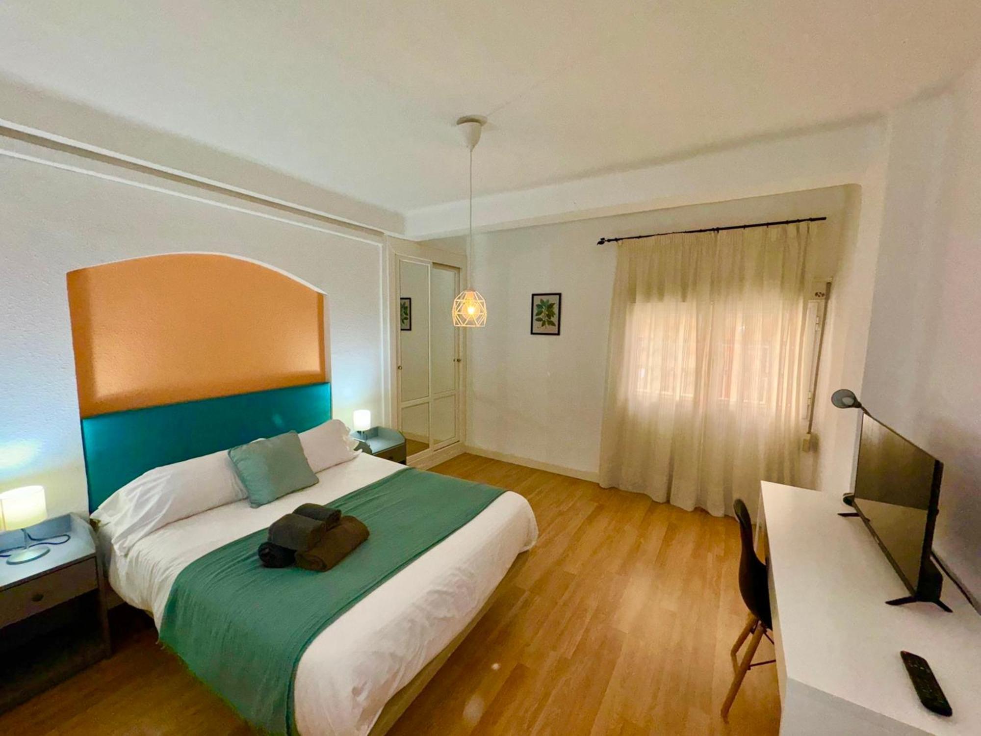 Holidays2Malaga 2 Bedroom Armengual De La Mota Close Shopping Center מראה חיצוני תמונה